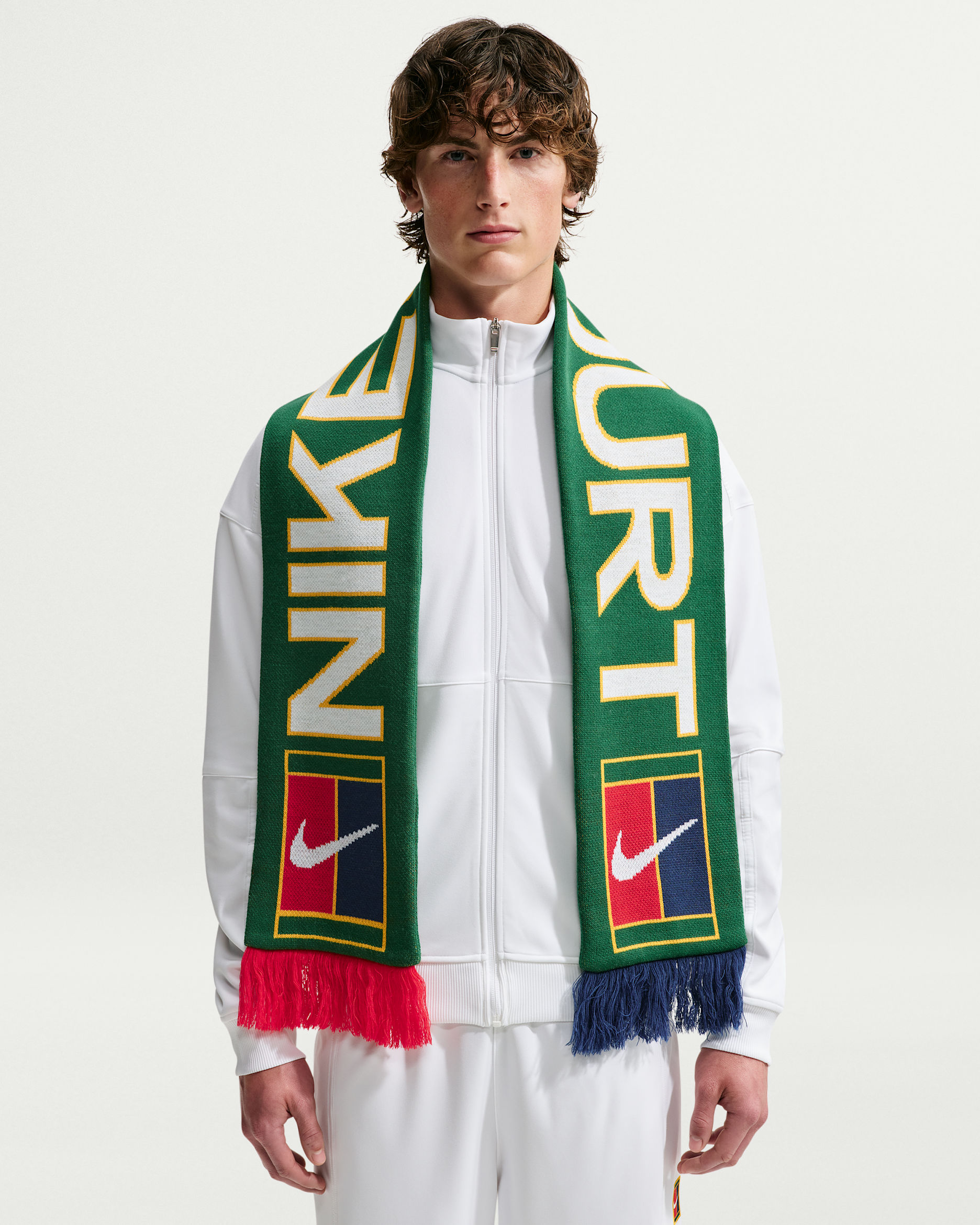 Nike テニス　フローラルスコート　ホワイト Nike Sport Tennis Scarf. Nike.com